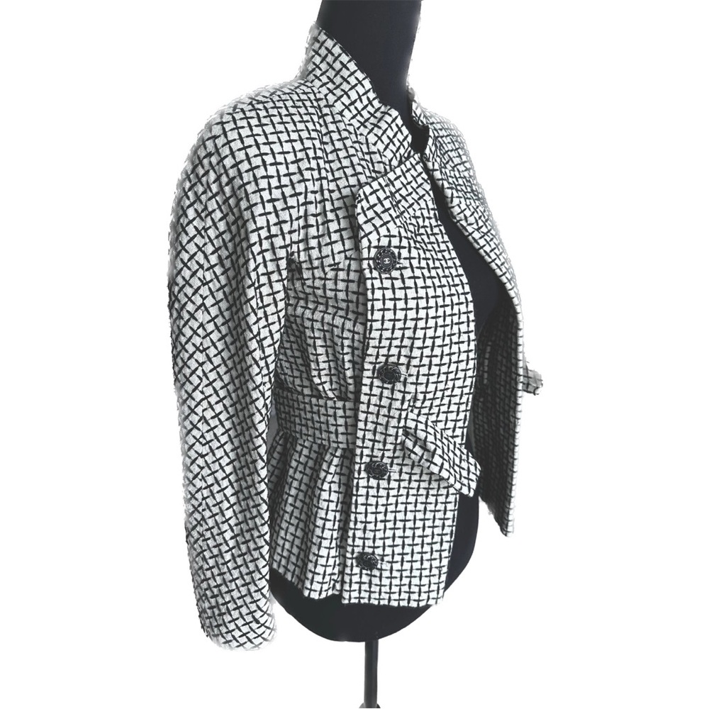 CHANEL Black and White Patterned Blazer - Picture 4 of 13
